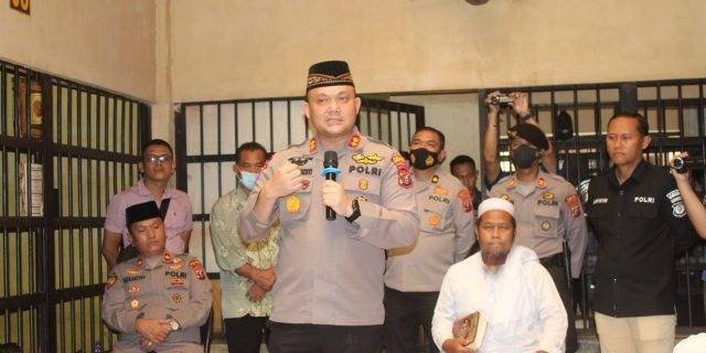 Kapolres Labuhanbatu Sapa dan Beri Pencerahan kepada Tahanan di Penjara