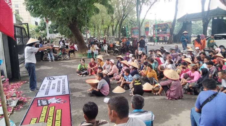 Petani KTTJM dan Akbar Unjuk Rasa ke DPRD SU Tuntut PT SSL dan PT SRL Kembalikan Tanah Rakyat