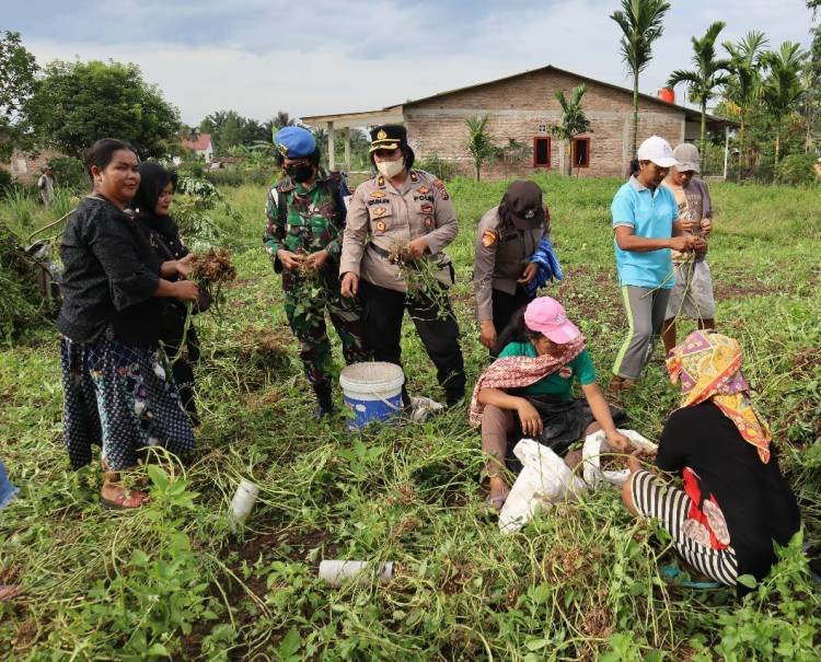 Pengamanan Okupasi Lahan, Polwan Polres Pematangsiantar Kedepankan Pendekatan Humanis