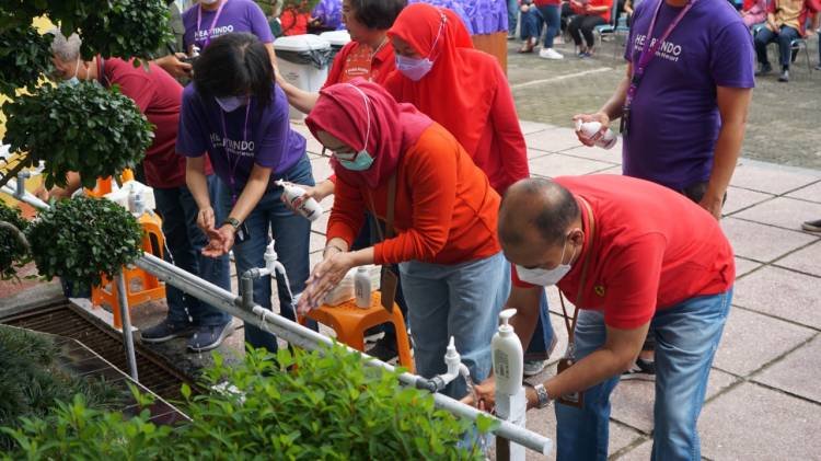 RS Adam Malik Kampanyekan Cuci Tangan Pakai Sabun pada Pedagang Kaki Lima