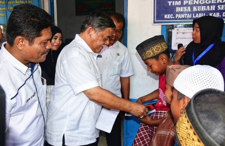 PWI Deliserdang Bersama RSUD Drs H Amri Tambunan Khitan 55 Anak
