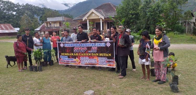 Cegah Karhutla, Formasi Lakukan Edukasi dan Beri Bibit kepada Warga Samosir