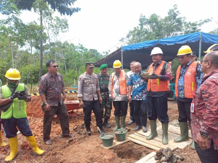 Tower BTS Dibangun, Bupati Nisbar Harap Masyarakat Desa Gunungcahaya Manfaatkan Jaringan untuk Hal Positif