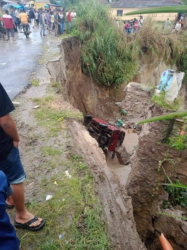 Longsor di Parsoburan, Satu Unit Mobil Terbawa Material Tanah