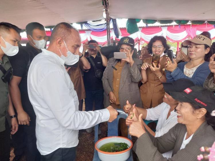 Dinas Pertanian Provinsi Sumut Bekali Petani Desa Parbuluan V Dairi Buat Bio Pestisida