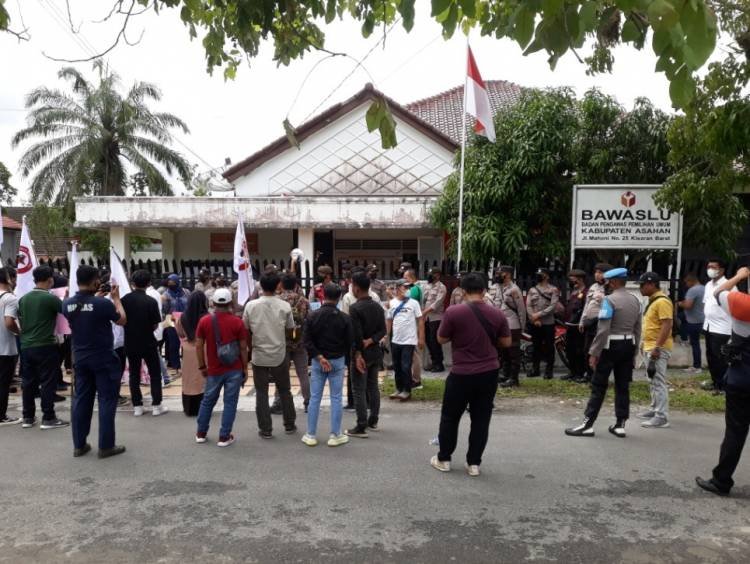 GASAK dan Pospera Unjuk Rasa di Bawaslu Asahan