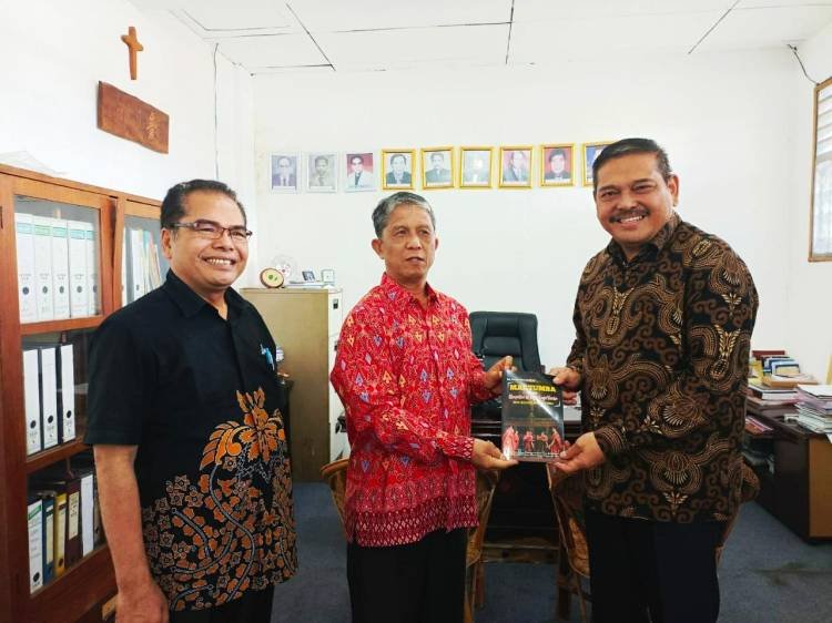 Jalin Silaturahmi, Parlindungan Purba Berkunjung ke Kantor Pusat HKI di Pematangsiantar