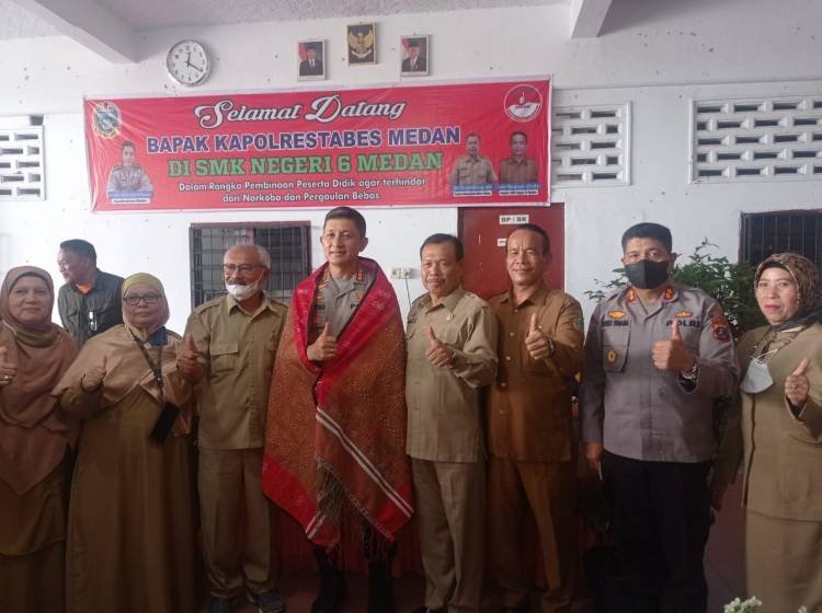 Peringati Hari Pahlawan Nasional, Kombes Pol Valentino Jadi Narasumber di SMKN 6 Medan