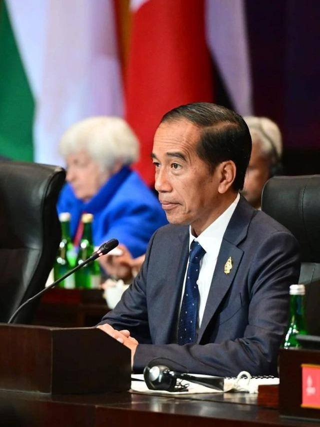 Jokowi Tegaskan Batik Jadi Cinderamata Indonesia untuk Tamu Penting KTT G20