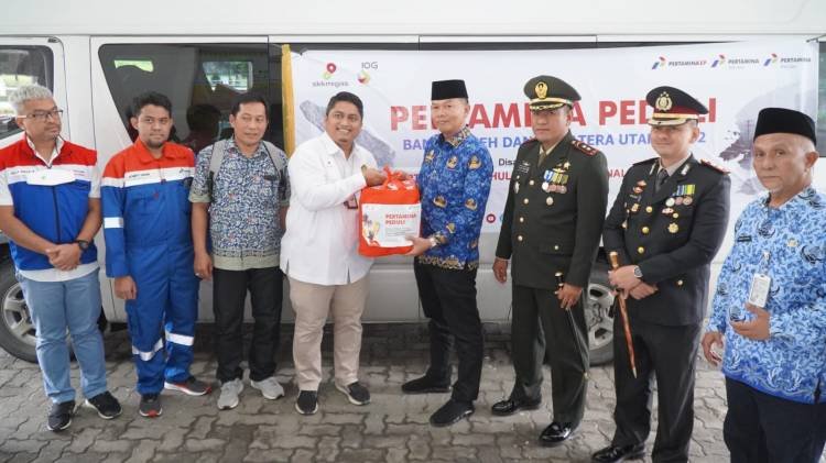 SKK Migas Sumbagut Serahkan 828 Paket Bantuan untuk Korban Banjir ke Pemkab Langkat