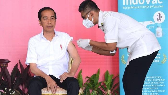 Jokowi Disuntik Booster Kedua dengan Vaksin IndoVac Produksi Dalam Negeri