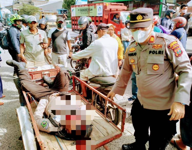 Tabrak Truk Parkir di Medan Labuhan, Pengemudi Motor Luka Parah