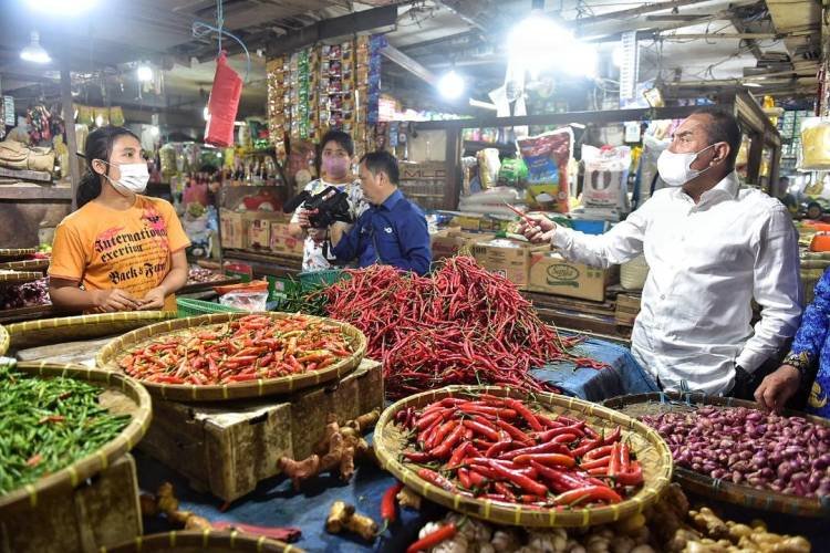 Sidak Pasar Petisah, Edy Rahmayadi Pastikan Harga Stabil dan Pasokan Aman