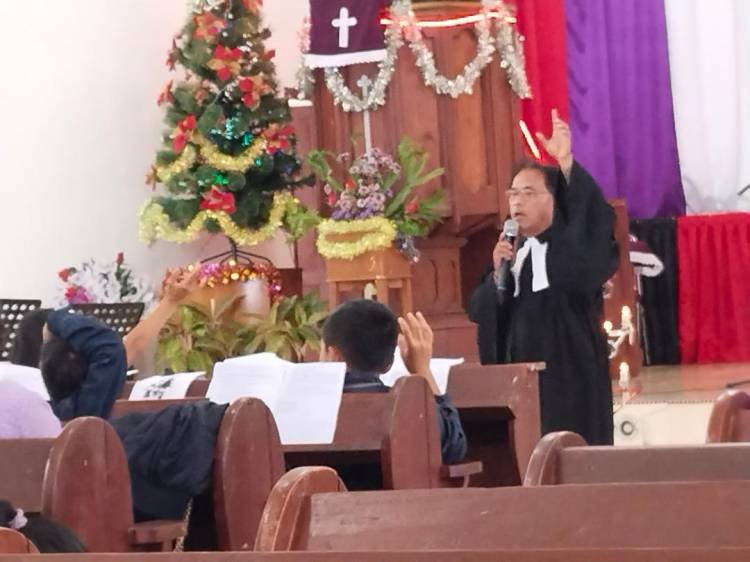 Pendeta GKPS Resort Raya Kota Ajak Anak Sekolah Minggu Senantiasa Bersukacita dalam Tuhan