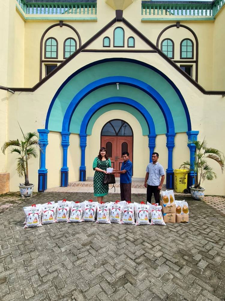 Suryani Paskah Wakil Sekretaris Partai PKB Sumut Baksos Natal ke HKBP