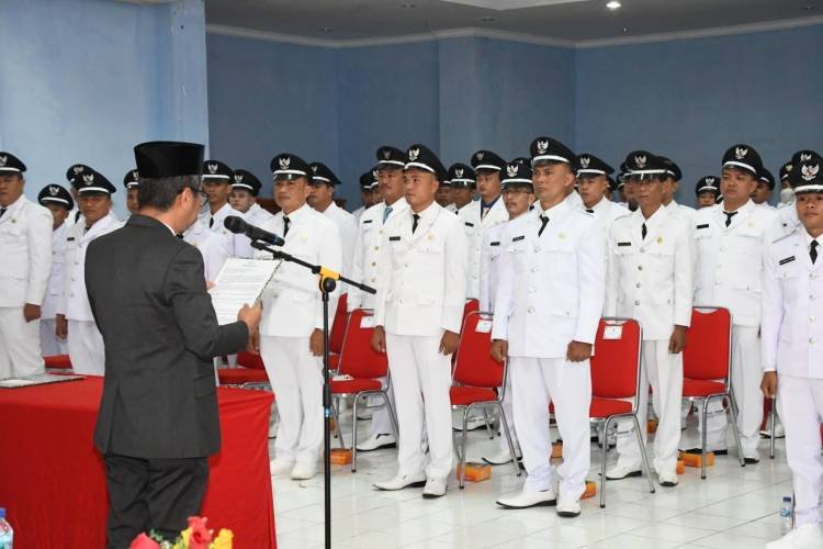 Bupati Nias Harapkan Kades Terpilih Dekatkan Diri Kepada Masyarakat