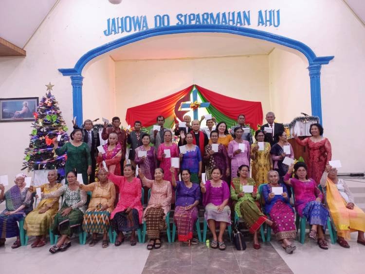 Majelis dan Jemaat GMI Getsemane Laguboti Sambut Perayaan Natal Usia Indah