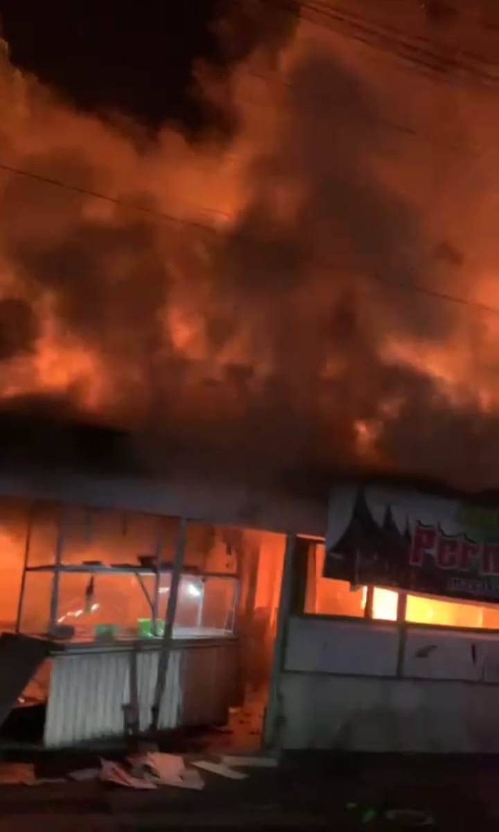 Sejumlah Rumah Terbakar di Jalan Bromo Medan