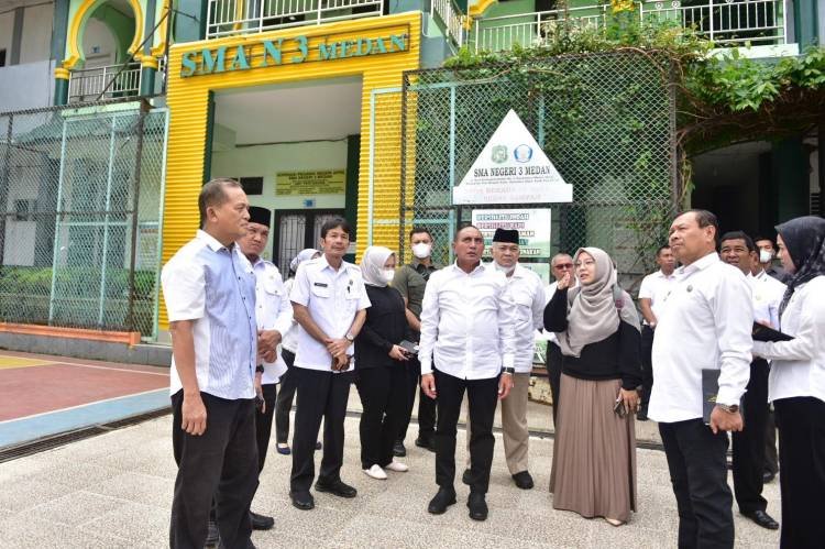 Gubernur Pantau dan Beri Saran Rancang Bangun Gedung Sekolah