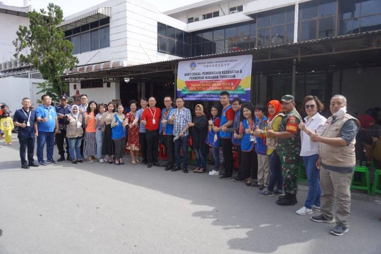 Sambut Imlek, Relawan Yasora Medan Gelar Pemeriksaan Kesehatan dan Bagikan 300 Paket Makanan