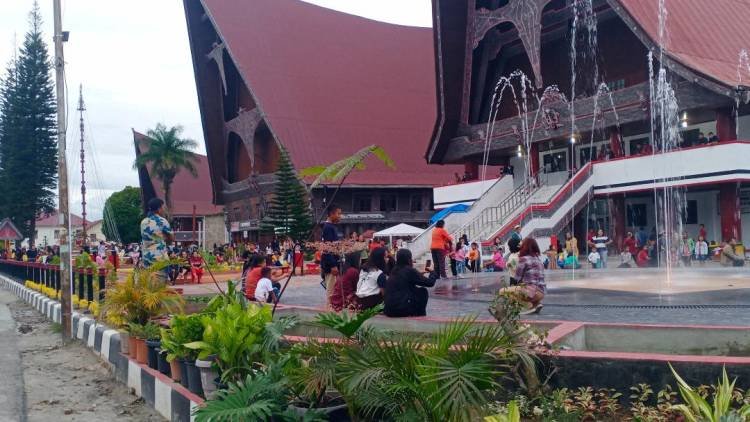 Suasana Libur Tahun Baru Imlek, Lokasi Wisata di Tarutung Dipadati Pengunjung
