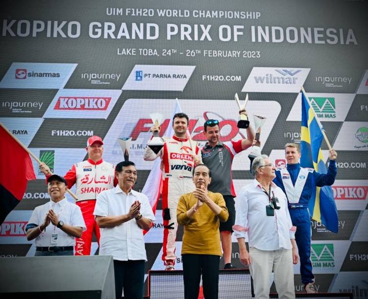 Saksikan F1 PowerBoat Lake Toba, Presiden Jokowi: Sangat Seru Sekali
