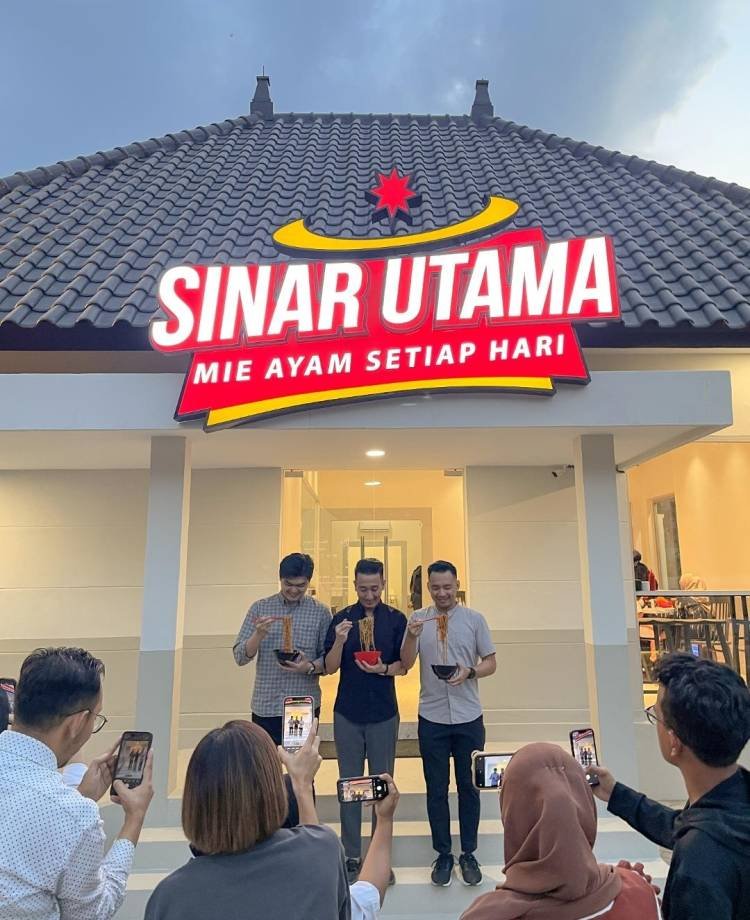 Live Music di Sinar Utama Mie Ayam Tasbih Medan