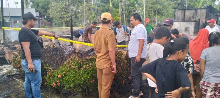 Diduga Akibat Arus Pendek Listrik, 1 Unit Rumah Ludes Terbakar di Babalan