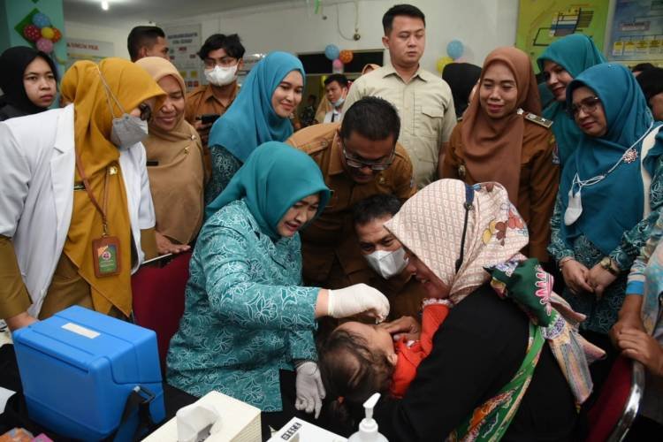 Ketua TP PKK Sumut Kunjungi Pelaksanaan PIN Polio di Desa Sena