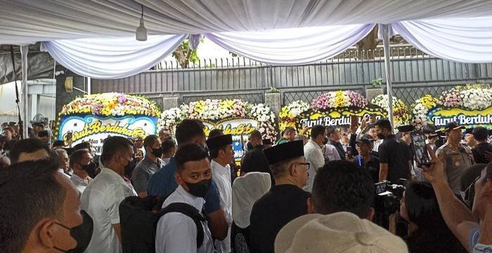 Istri Moeldoko Wafat, Jokowi Lepas Keberangkatan Jenazah ke Pemakaman