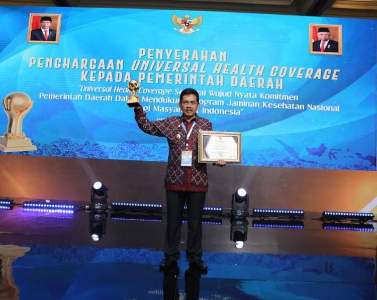 Pj Wali Kota Tebingtinggi Terima Penghargaan UHC Award 2023 dari Kemenko PMK