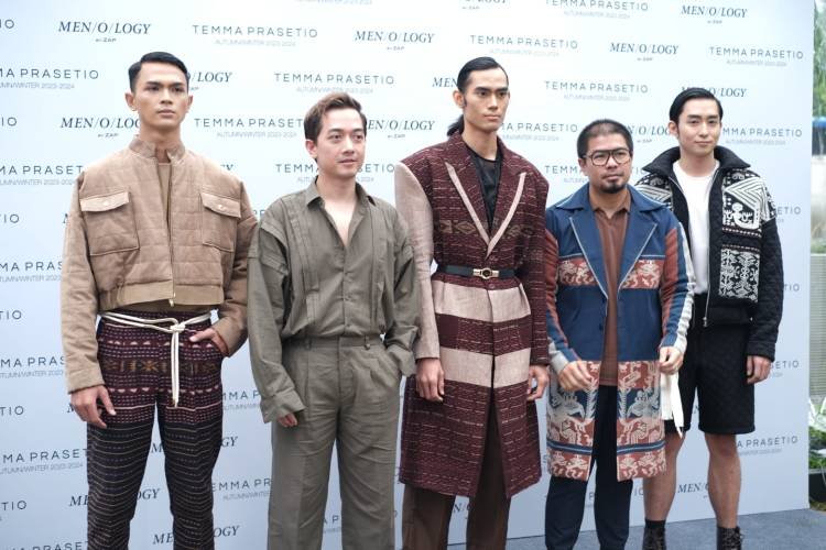 MEN/O/LOGY by ZAP dan Desainer Temma Prasetio Bawa Tenun NTT ke Panggung Dubai Fashion Week 2023