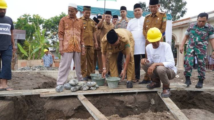 Bupati Langkat Letakkan Batu Pertama Masjid Raya Desa Banyumas