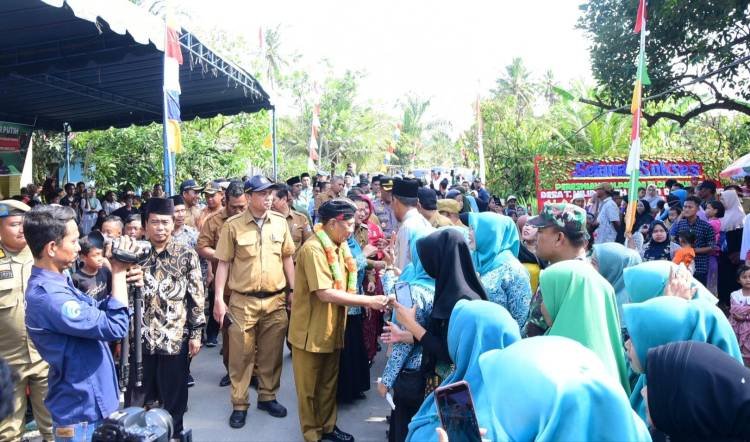 Warga Tandem Hilir II Antusias Sambut Bupati Deliserdang Resmikan Jalan Baru Diaspal