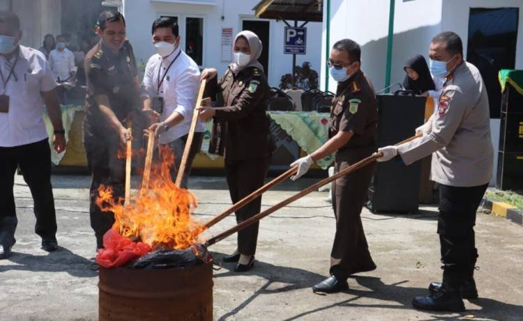 Polres dan Kejari Langkat Musnahkan Barang Bukti Narkotika