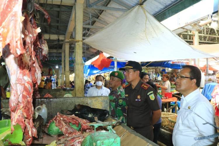 Jelang Ramadan, Pemkab Samosir Monitoring Harga Bahan Pokok di Pasar Pangururan