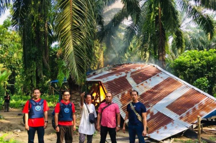 Petugas Gabungan Musnahkan Barak di Stabat