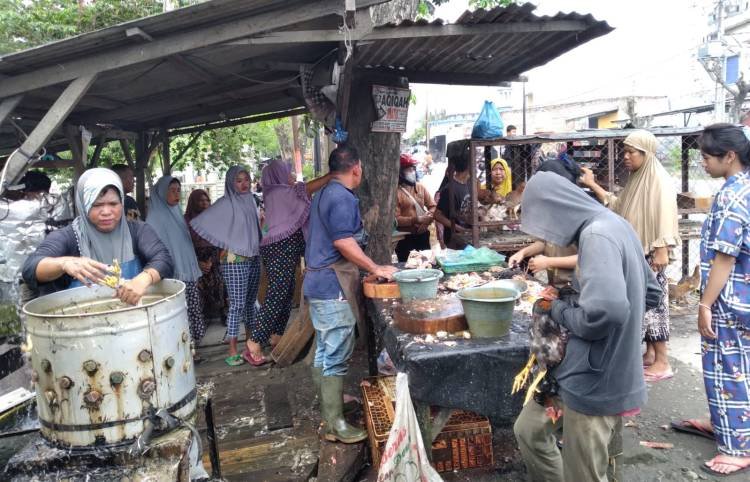 Sehari Jelang Puasa, Pedagang Daging Ramai Dikunjungi Pembeli