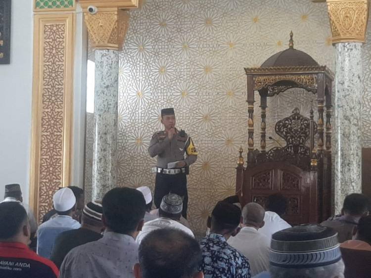 Kasat Lantas Polres Taput Jumat Curhat di Masjid Taqwa Siborongborong