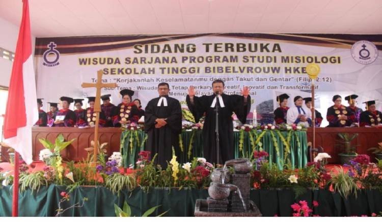 STB HKBP Laguboti Wisuda 61 Orang Sarjana Misiologi