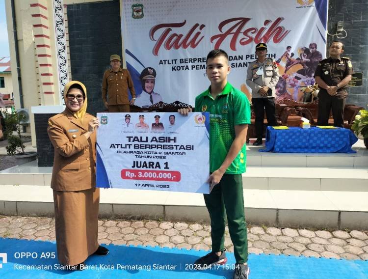 Pemko Pematangsiantar Berikan Tali Asih dan Biaya Pengobatan kepada Atlet Berprestasi