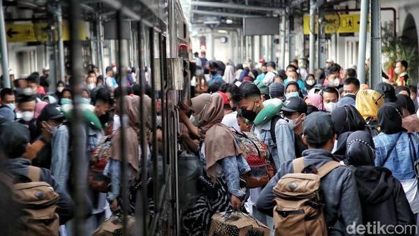 362 Ribu Pemudik Berangkat dari Stasiun Gambir dan Senen hingga H-1 Lebaran