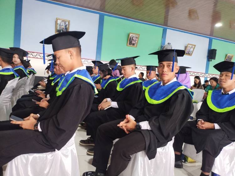 110 Taruna SMA/SMK Plus Kesehatan Efarina Diwisuda