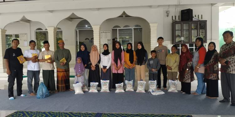 Bulan Ramadan, Novri Ompusunggu Santuni Anak Yatim di Mesjid Al Musyawarah