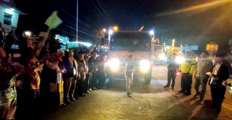 Sekda Dairi Lepas Peserta Festival Bedug dan Pawai Taaruf 1444 H