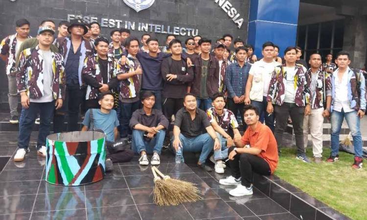 Bakti Sosial Membersihkan Rumah Ibadah Menjelang Paskah di Medan