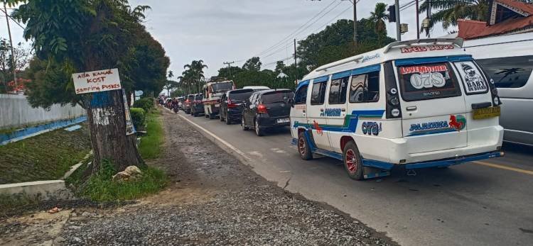 Jalinsum Parapat Wilayah Jorlanghataran Macet Panjang