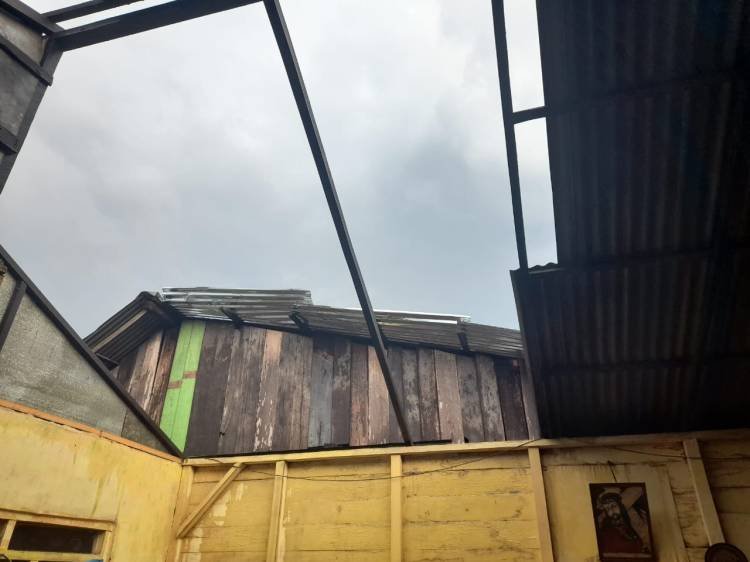 Belasan Rumah Rusak Diterjang Angin Puting Beliung di Desa Lae Nuaha Dairi