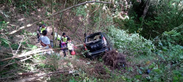 Mobil Terjun Bebas ke Jurang Jembatan Siserasera Parapat, Seorang Balita Tewas