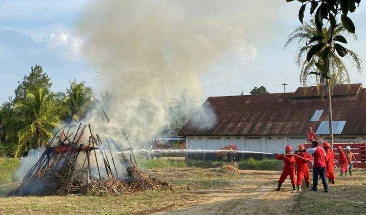 Personel Satgas TMMD 116 Kodim 0204/DS Ikuti Simulasi Pencegahan dan Pemadaman Kebakaran